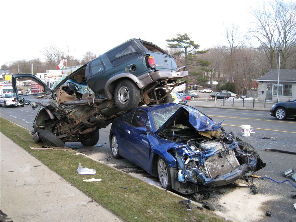 Name:  2-car-crash-1.jpg
Views: 392
Size:  160.9 KB